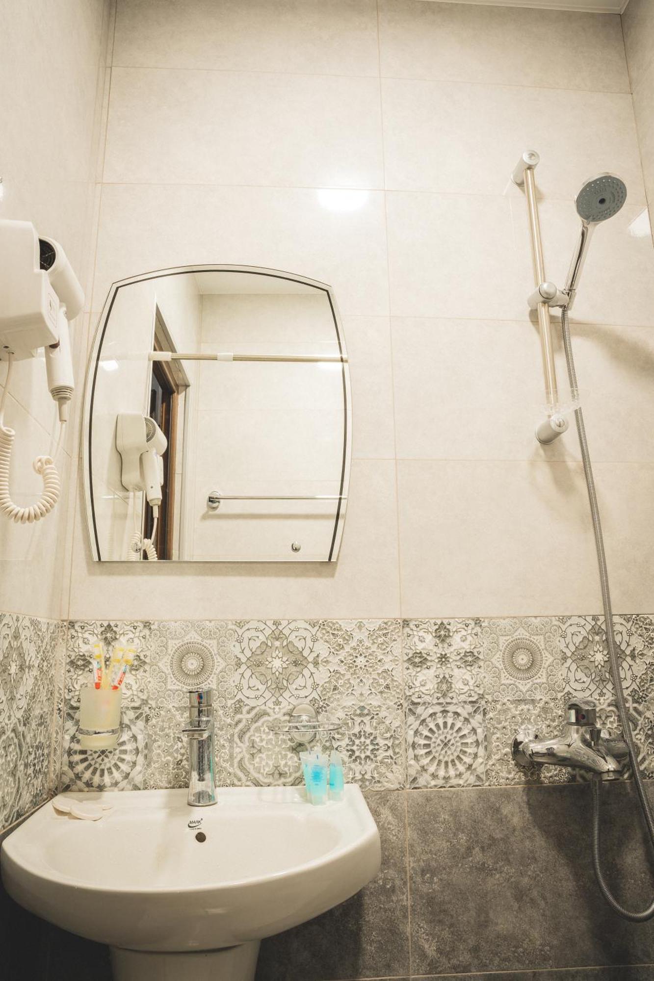 Hh Hotel Тбилиси Екстериор снимка