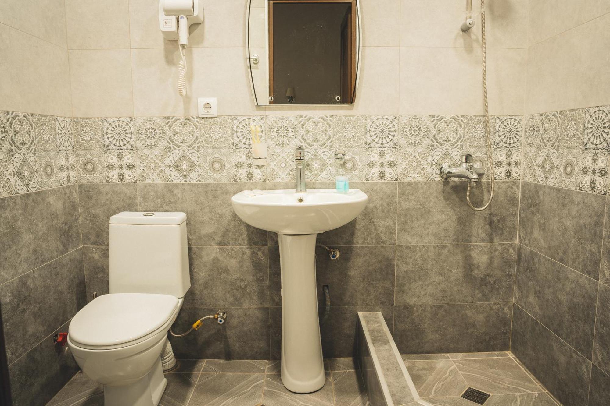 Hh Hotel Тбилиси Екстериор снимка