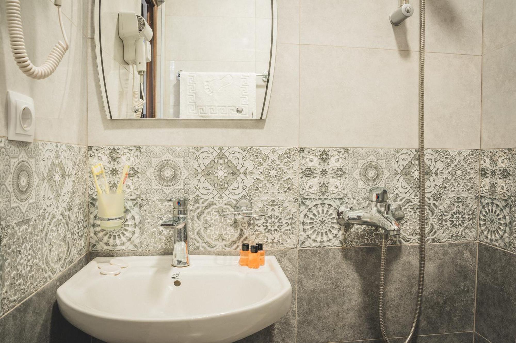 Hh Hotel Тбилиси Екстериор снимка