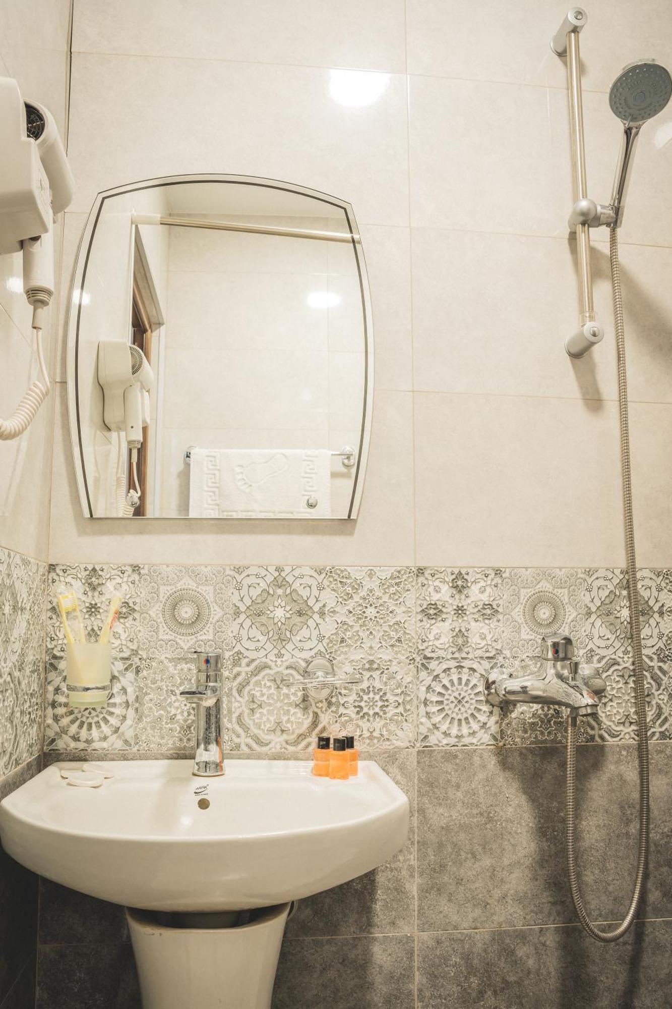 Hh Hotel Тбилиси Екстериор снимка